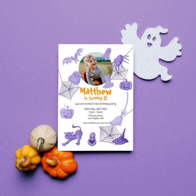 Lila Geburtstagsfeier zum Halloween-Thema Einladung (Birthday party invitation with Halloween theme, customizable with photo and editable text.)