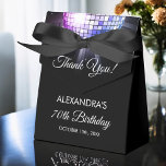 Lila Geburtstagsparty 70's Disco Ball Vielen Dank Geschenkschachtel<br><div class="desc">Mit unserer Lila 70. Geburtstagsparty 70's Disco Ball Fvor Box stärken Sie Ihre 70. Geburtstagsfeier. Diese Gunst Box erfasst das Wesen der Disco-Zeit, macht es die perfekte Wahl für eine disco-thematische Bash oder jedes Ereignis, wo Sie gewollt, eine Touch von "70er Magic. In einem zauberhaften Schatten von lila, strahlt diese...</div>