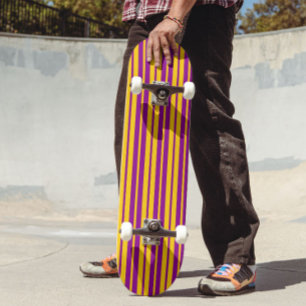 Lila Gelbes Stylisches Streifenmuster Design Skateboard