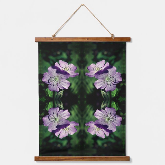Lila Geranium-Blume Abstrakt Wandteppich Mit Holzrahmen (Vorderseite)