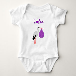 Lila geschlechtsneutrales Baby-Storch-Name Baby Strampler