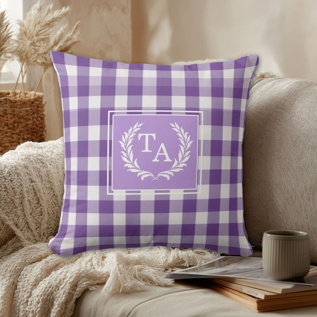 Lila Gingham Monogram Wappen Kissen (Purple Gingham Monogram Crest Throw Pillow)