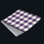 Lila Gingham-Muster Laptopschutzhülle<br><div class="desc">Lila, Lavendel- und weiße Quadrate bilden ein kühnes Büffel kariert. Das lila-weiße Gingham-Muster wurde von Grund auf entworfen. Das Weiß ist transparent, sodass Sie es ändern können, wenn Sie möchten. Klicken Sie einfach auf den Knopf "Anpassen" und wählen Sie dann in der Sidebar die Option "Printed Background Color" aus. Wenn...</div>