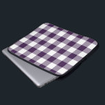 Lila Gingham-Muster Laptopschutzhülle<br><div class="desc">Lila, Lavendel- und weiße Quadrate bilden ein kühnes Büffel kariert. Das lila-weiße Gingham-Muster wurde von Grund auf entworfen. Das Weiß ist transparent, sodass Sie es ändern können, wenn Sie möchten. Klicken Sie einfach auf den Knopf "Anpassen" und wählen Sie dann in der Sidebar die Option "Printed Background Color" aus. Wenn...</div>