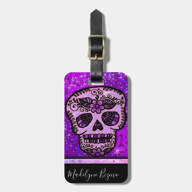 Lila Glitzer Elegantes Black Skull Travel Monogram Gepäckanhänger (Vorderseite vertikal)