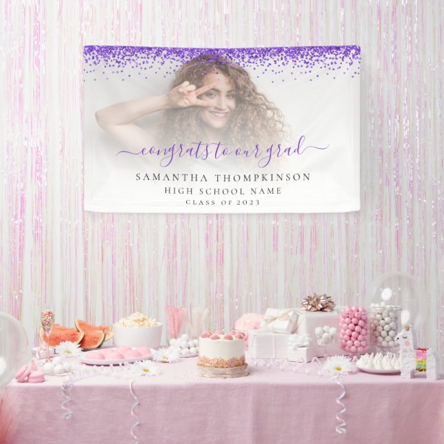 Lila Glitzer Foto Script 2024 Abschluss Banner (Party)
