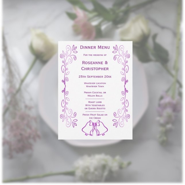 Lila Glocken-Scrollwork-Hochzeit Menükarte (Purple wedding menu card bells and scrollwork design)