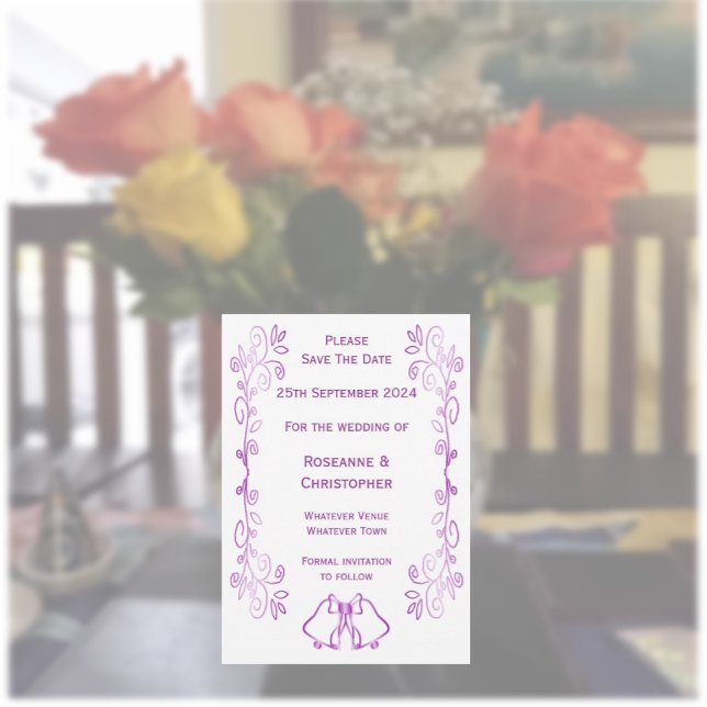 Lila Glocken-Scrollwork-Hochzeit Save The Date (Purple wedding save the date card bells and scrollwork design)