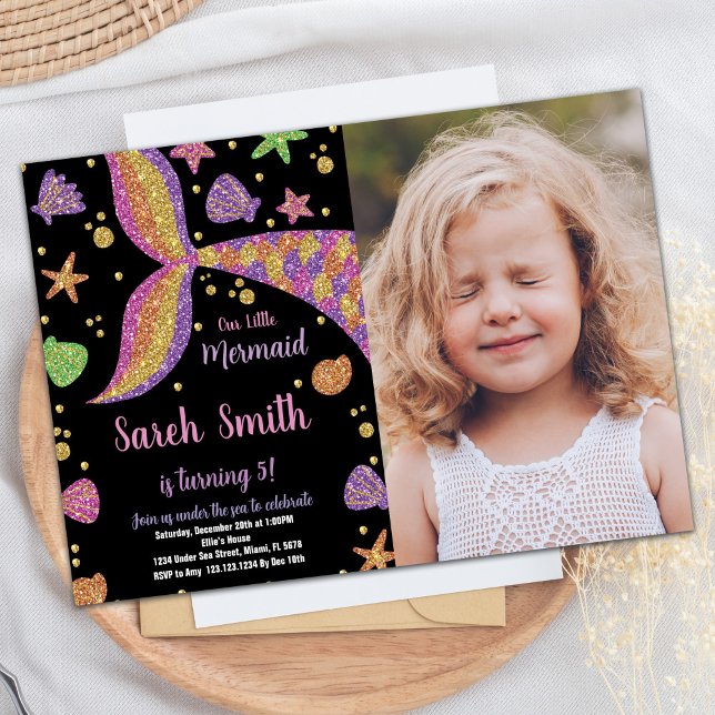 Lila Gold Glitzer Mermaid Schwanz Birthday w Foto Einladung (Purple Gold Glitter Mermaid Tail Birthday w Photo Invitation)
