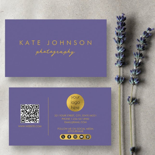 Lila Gold Modernes Script QR Code Social Media B Visitenkarte (Purple Gold Modern Script QR Code Social Media B Business Card)