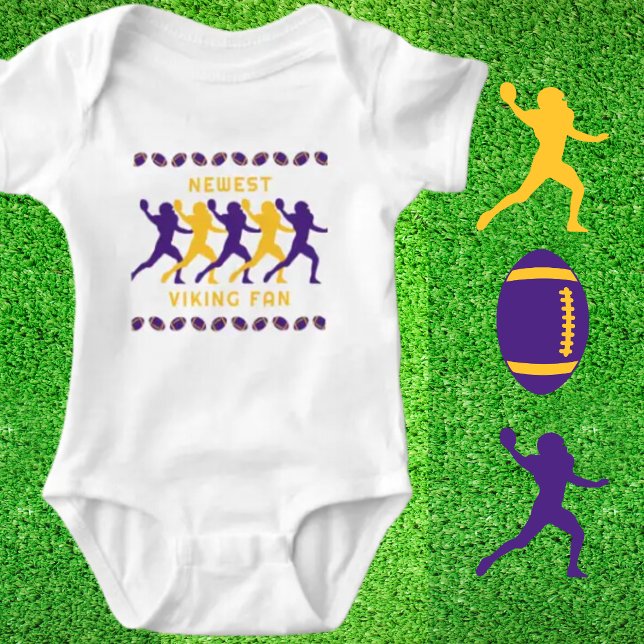 Lila Gold Newest Viking Fan Football Player Baby Strampler (Von Creator hochgeladen)