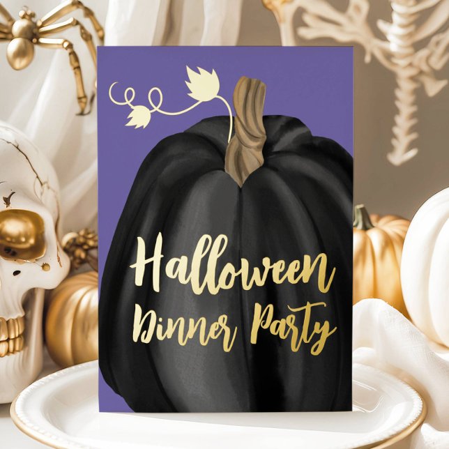 Lila Gold Script Pumpkin Halloween Party Folieneinladung (Purple Gold Script Pumpkin Halloween Dinner Party Foil Invitation)
