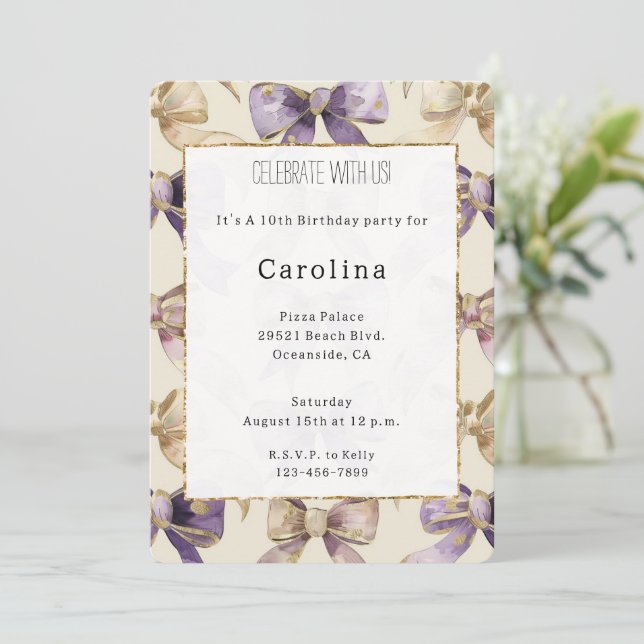 Lila Goldbuchten zum Geburtstag Einladung (Stehend Vorderseite)