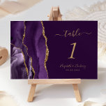 Lila Goldmedaille Tischnummer<br><div class="desc">Der links Rand dieser eleganten,  modernen Hochzeitskarte mit einer lila Aquarellgrenze,  die mit Imitaten vergoldetem Glitzer bestickt ist. Der anpassbare Text kombiniert goldfarbene Handschriften mit kursiven und kopperplate-Schriftart auf einem reichhaltigen Pflaumenhintergrund.</div>