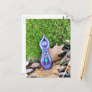 Lila Göttin im Wald Herbstleaf und Moss Postkarte