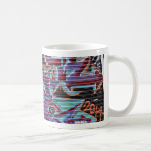Lila Graffiti auf dem Verschluss Tasse