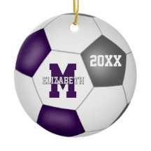 lila Grauklub färbt Jungs auf Fußball