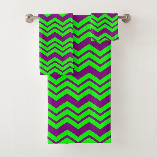 Lila Grüner Chevron-Zickzack-Design  Badhandtuch Set (Insitu)