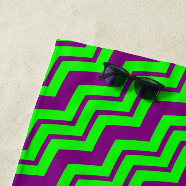 Lila Grüner Chevron-Zickzack-Design  Strandtuch (Beispiel)