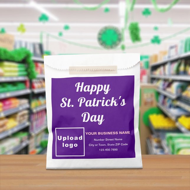 Lila Handelsmarke, St. Patrick's Day, Geschenktütchen (Purple business brand with St. Patrick's Day greeting on paper bag)