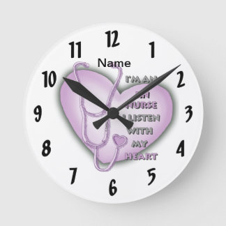 Lila Heart RN Nurse Runde Wanduhr