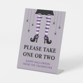 Lila Hexenleder Halloween-Trick oder Treaters Hinw Sockelschild