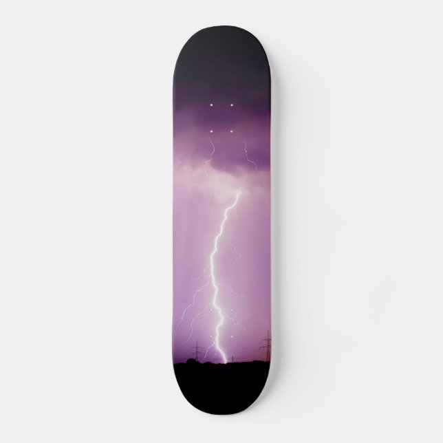 Lila Himmelsblitz Skateboard (Vorderseite)
