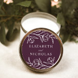 Lila Hochzeit mit gezeichneter Blüte Runder Aufkleber<br><div class="desc">Elegante florale Hochzeitsaufkleber mit weiß gezeichneten Blume und Blätter mit dunklem lila Hintergrund. Personalisieren Sie die gezeichneten Blumenaufkleber mit Ihren Namen. Die Blumenaufkleber eignen sich hervorragend zum Abdichten von Hochzeitsumschlägen,  Gastgeschenke Hochzeiten und vielem mehr! Entworfen,  um mit unserer Hochzeitskollektion Sketched Floral zu koordinieren.</div>