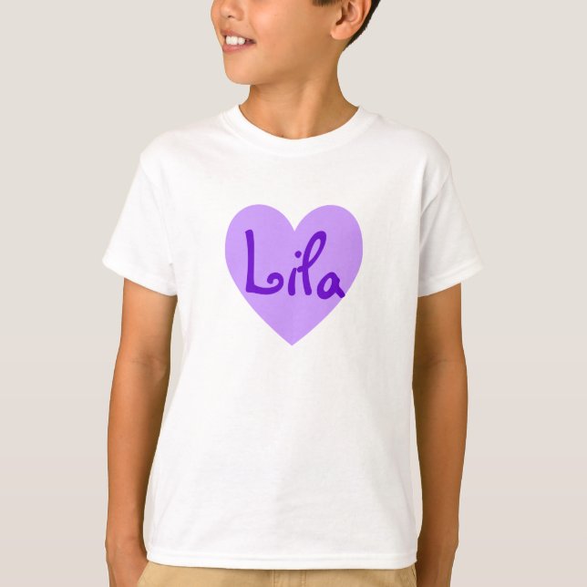 Lila in Lila T-Shirt (Vorderseite)