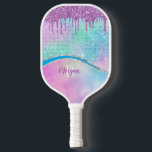 Lila Iridescent & Glitzer Tropfen, Name und Monogr Pickleball Schläger<br><div class="desc">Personalisieren Sie mit lila Namen und weißem Monogramm auf aquamarinem,  blauem und lila Hintergrund mit Lila Glitzer-Tropfen.</div>