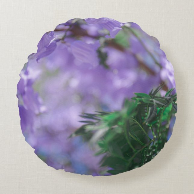 Lila Jacaranda Tree Blume Rundes Kissen (Vorderseite)