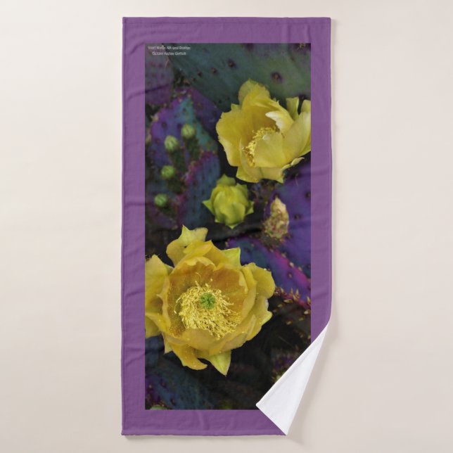 Lila Kakteen-Pantolblumen Badehandtuch (Badehandtuch)