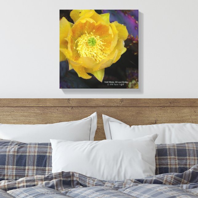 Lila Kakteen-Pantolblumen Leinwanddruck (Insitu (Schlafzimmer))