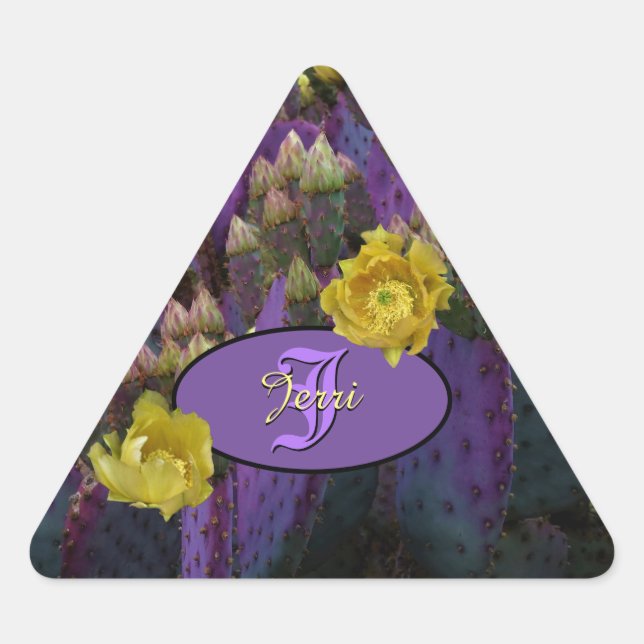 Lila Kaktus mit gelben Umschlag Aufklebern Dreieckiger Aufkleber (Vorderseite)