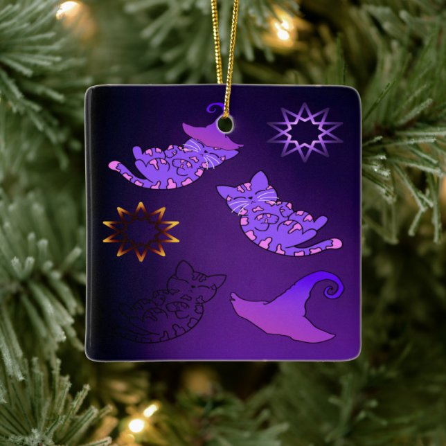 Lila Kätzchen mit Hexenhüten und Sternen Keramikornament (Baum)