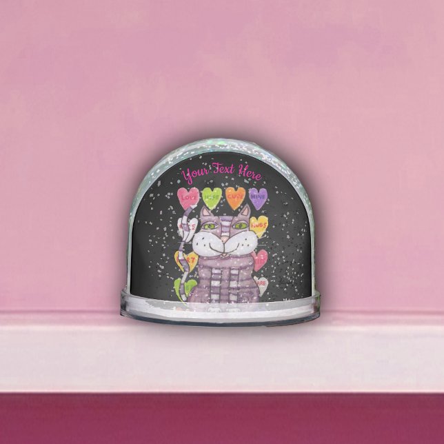 Lila Katze Valentine Candy Hearts Black Schneekugeln (Purple striped cat with colourful Valentine candy hearts with sayings on black snow globe.)