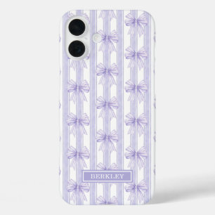 Lila Koketten Schleifen auf gestreiften Monogramme iPhone 16 Plus Hülle