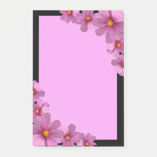 Lila Kosmos-Blumenmuster auf schwarzem Hintergrund Post-it Klebezettel