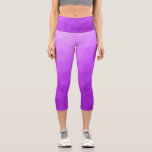 Lila Lavendelgefälle geometrisches Messmuster Capri Leggings<br><div class="desc">Einzigartige und lustige geometrische Frauenkleidung. Coole Capri-Leggings machen Mode für sie. Dreieckige geometrische Masche mit lila lavender ombre Farbverlauf.</div>
