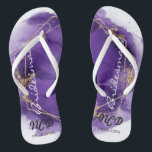 Lila Lavender Gold Bridesmaid für Monogram Flip Flops<br><div class="desc">Sie werden diese lila und lavendelere goldene Aquarellrahmen mit goldenen Glitzer Texturen Liebe. Ideal für Ihre Hochzeitsfeiern!</div>