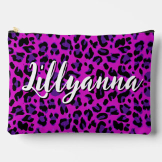 Lila Leopardendruck-Typografie mit Ihrem Namen Zubehörtasche