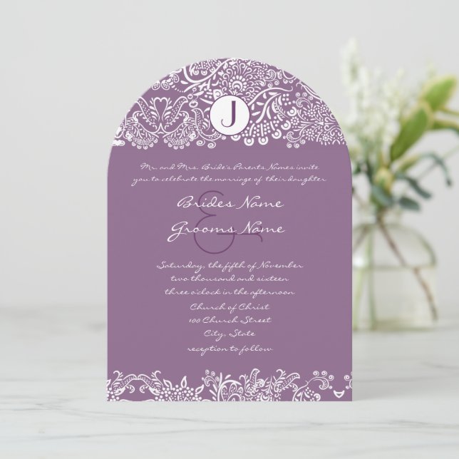 Lila Liebesgeburten Damask Monogram Hochzeiten Einladung (Stehend Vorderseite)