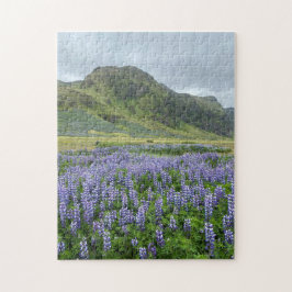 Lila Lupine-Blume und Grüne Berge Puzzle