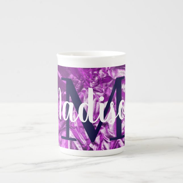Lila luxuriöses Monogramm Personalisiert Prozellantasse (Vorderseite)