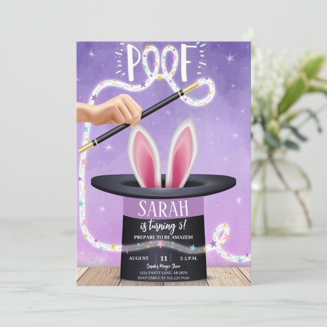 Lila Magic Show Geburtstag Einladung (Stehend Vorderseite)