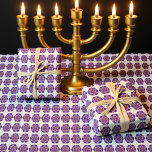 Lila Menorah auf weißem Hintergrund Wrapping Paper Geschenkpapier<br><div class="desc">Ein großartiges Muster,  um Ihre Geschenke in der Hanukka zu verpacken. Lila Menorah auf weißem Hintergrund.</div>