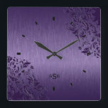 Lila Metallkonstruktionen aus gebürstetem Stahl Lo Quadratische Wanduhr<br><div class="desc">Elegantes,  lila 2 gebürstetes Aluminium-Design (Design ist alles Bild und keine metallische Oberfläche). Anpassbare und optionale 3 Initialen Monogramm. Viele Farben,  aber jede Farbe in diesem Design kann durch E-Mail an den Designer angefordert werden.</div>