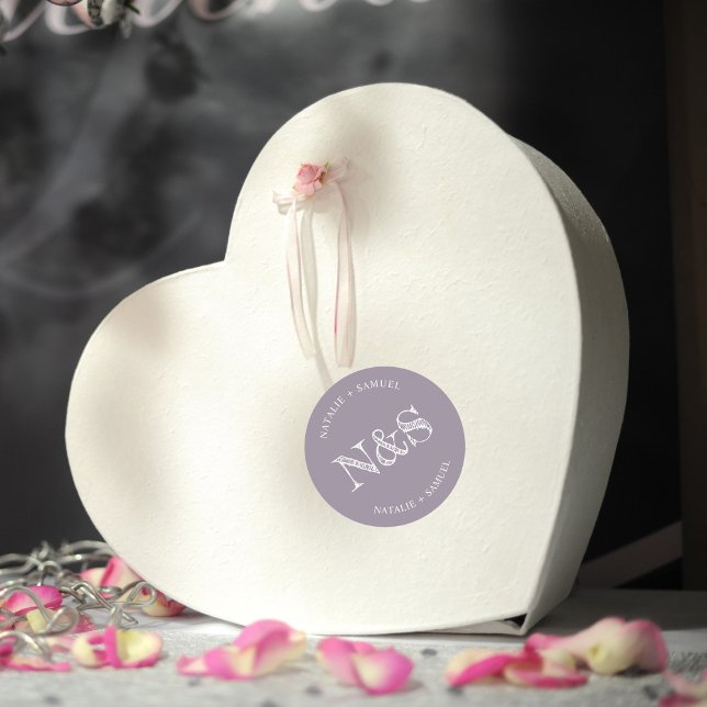 Lila Minimalistische und elegante, kühne Hochzeite Runder Aufkleber (Von Creator hochgeladen)