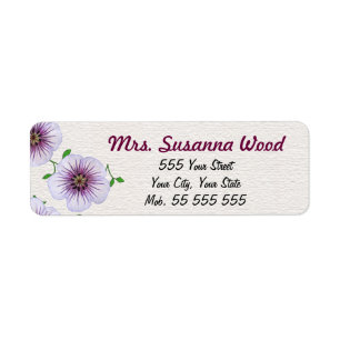 Lila mit Blumenname auf weißer Struktur