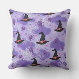 LILA MIT HALLOWEEN WITCHES HATTEN & SPIDERS KISSEN